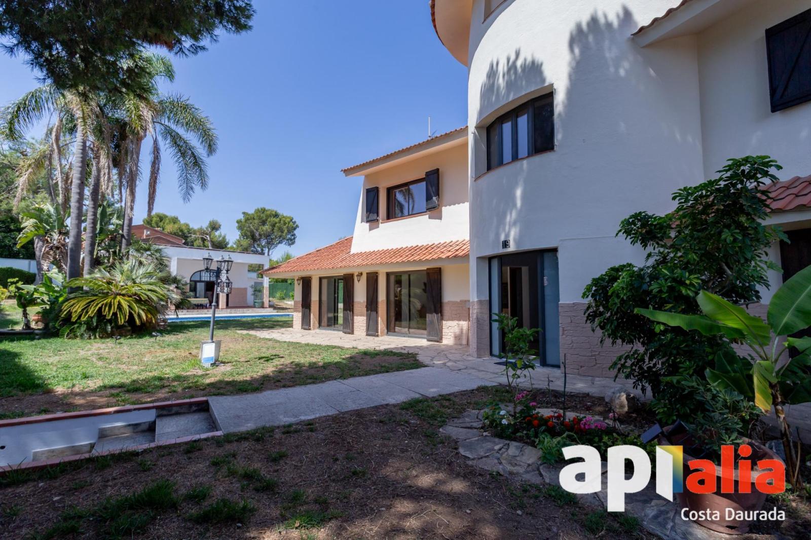 Chalet for Sale in Salou