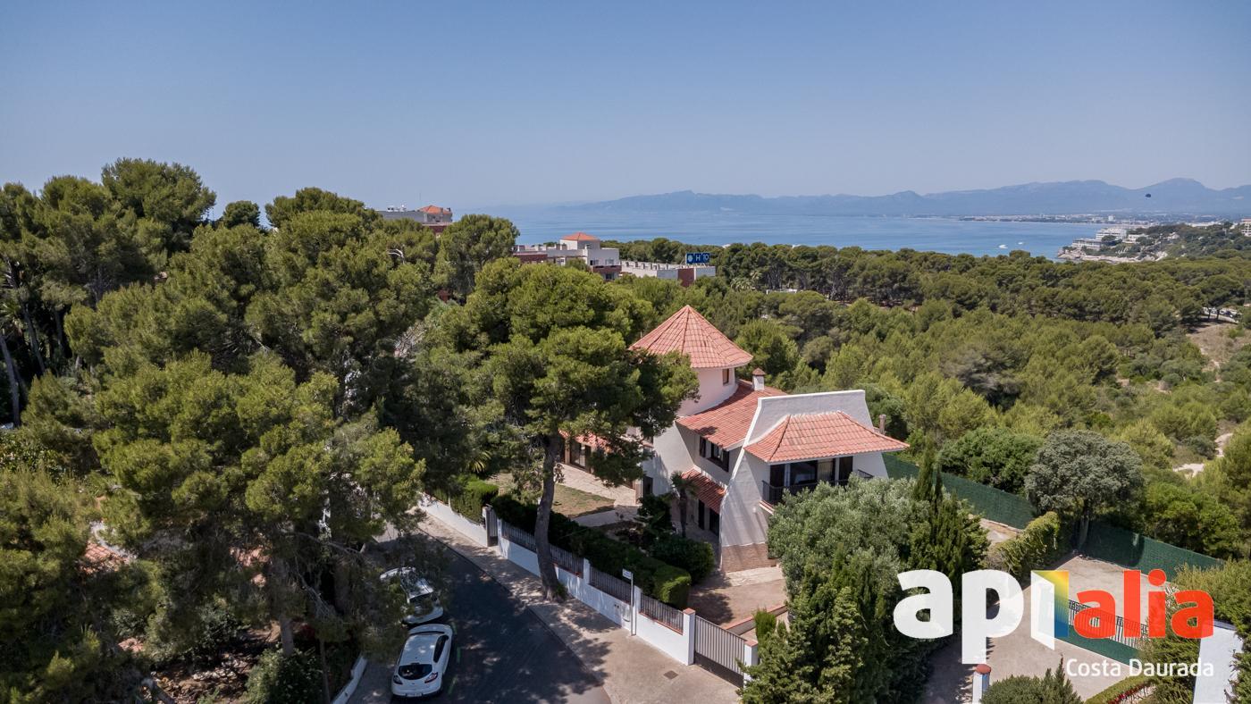 Chalet for Sale in Salou