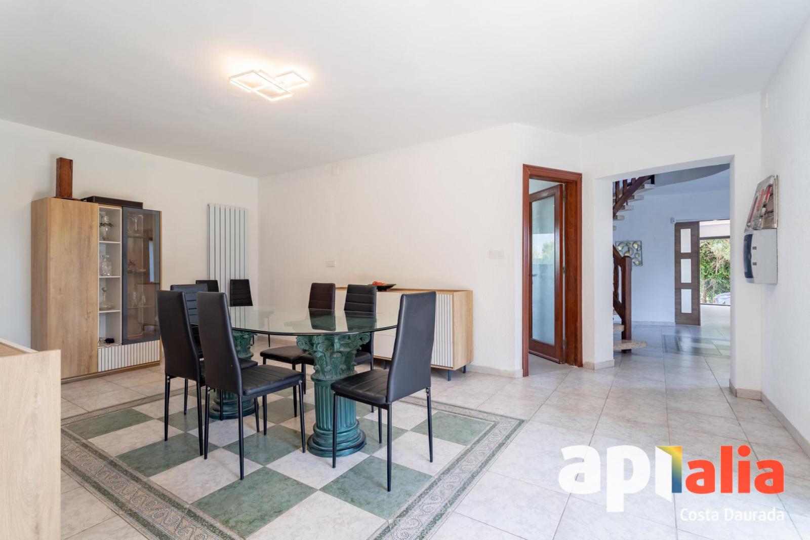 Chalet for Sale in Salou