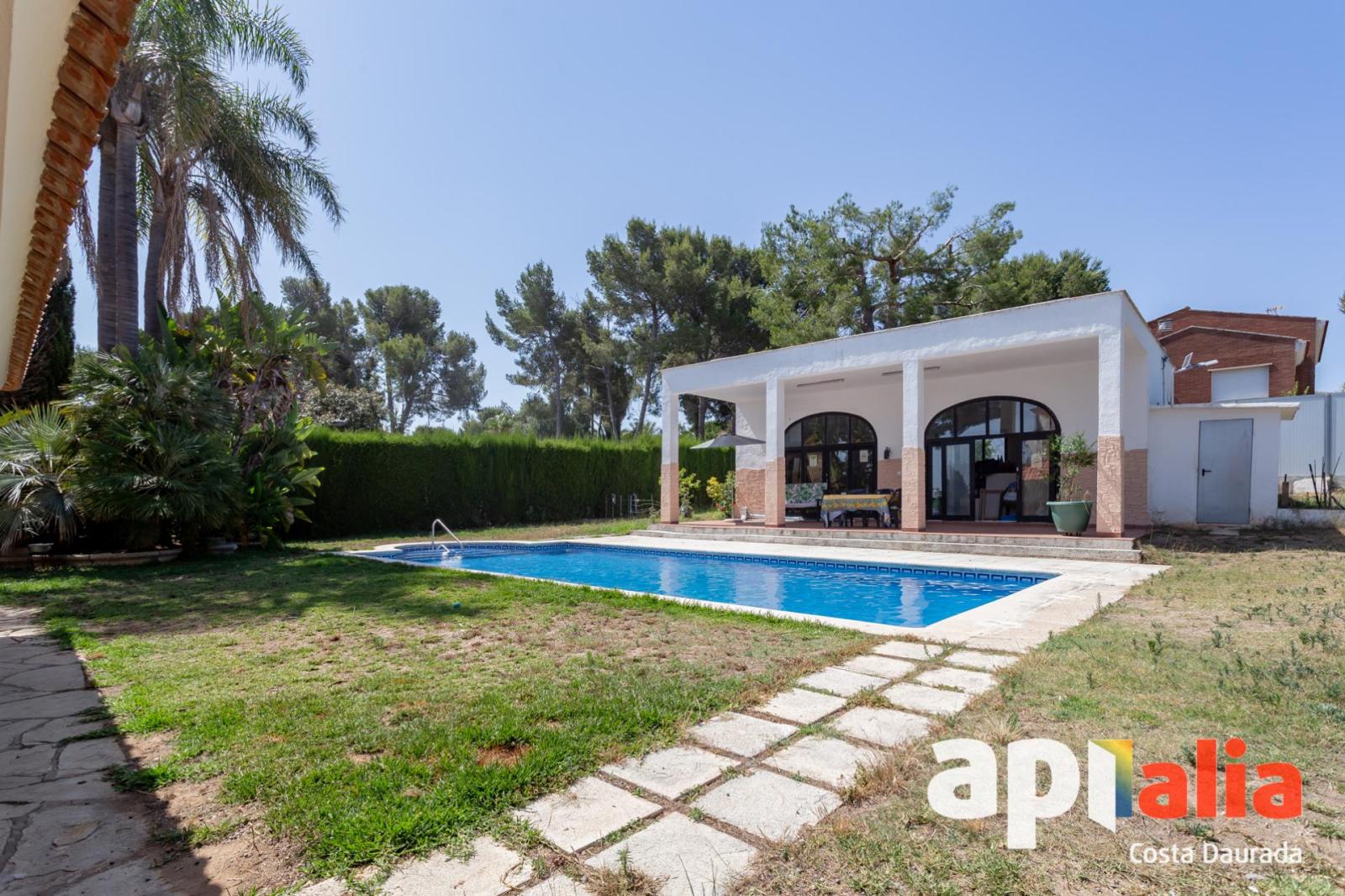 Chalet for Sale in Salou