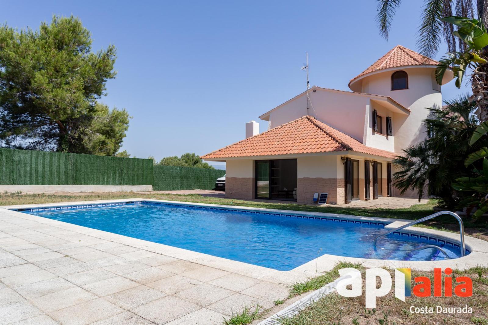 Chalet for Sale in Salou