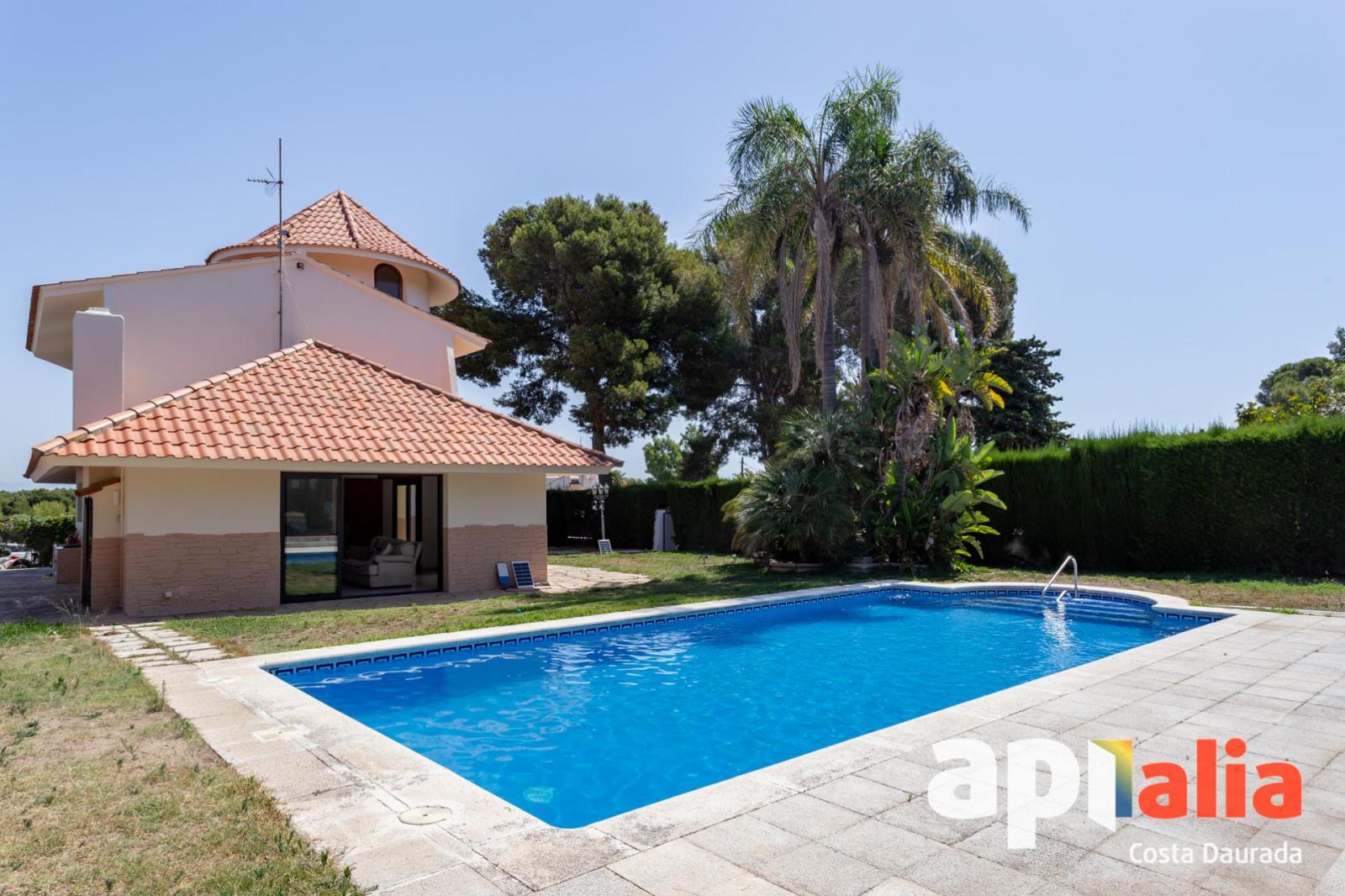 Chalet for Sale in Salou