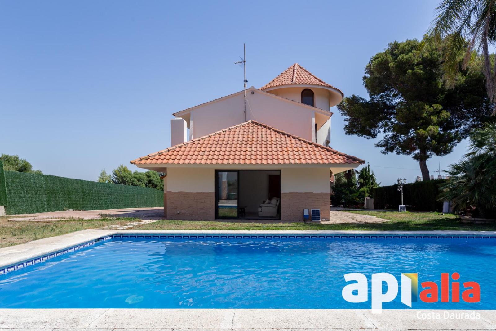 Chalet for Sale in Salou