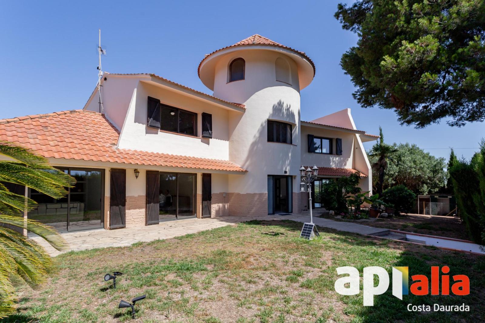 Chalet for Sale in Salou