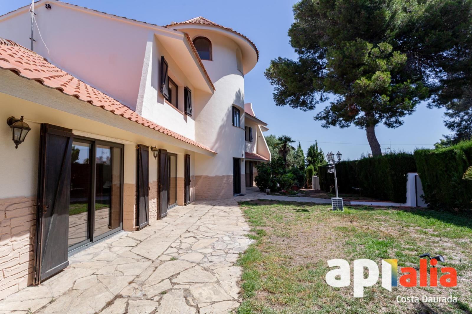 Chalet for Sale in Salou