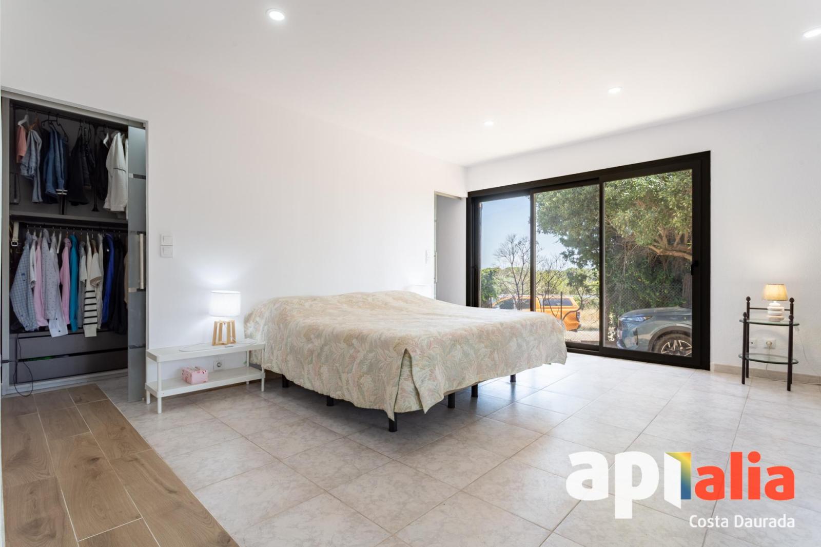 Chalet for Sale in Salou