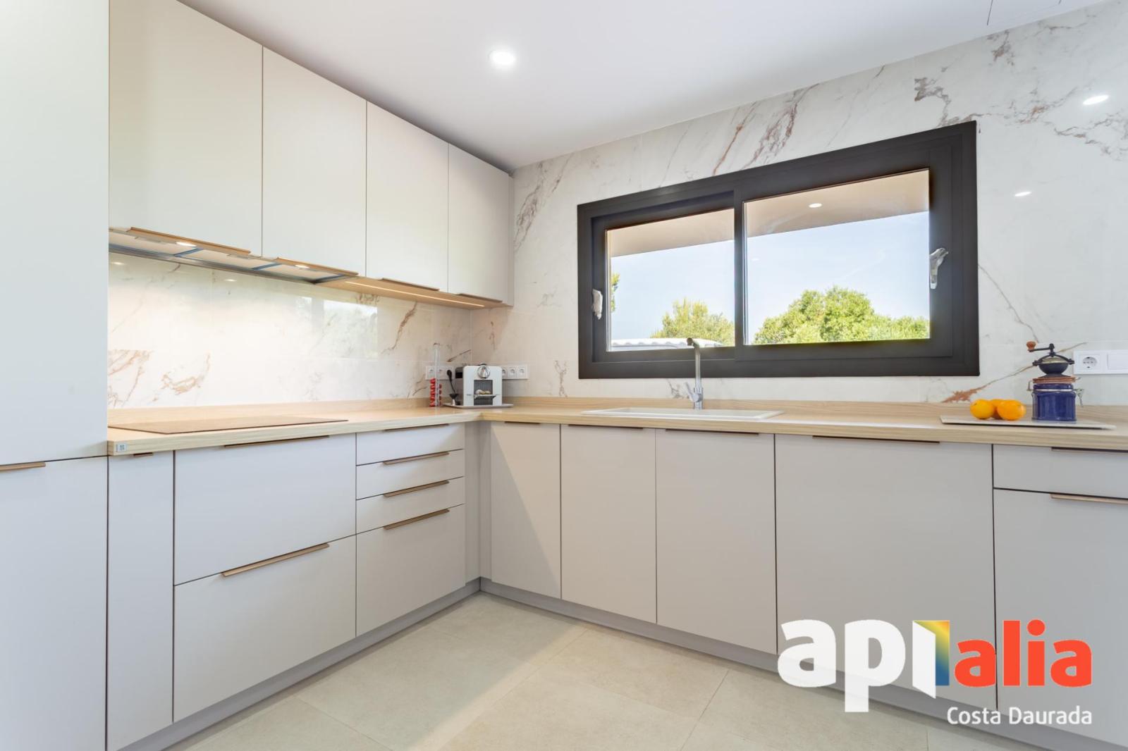 Chalet for Sale in Salou
