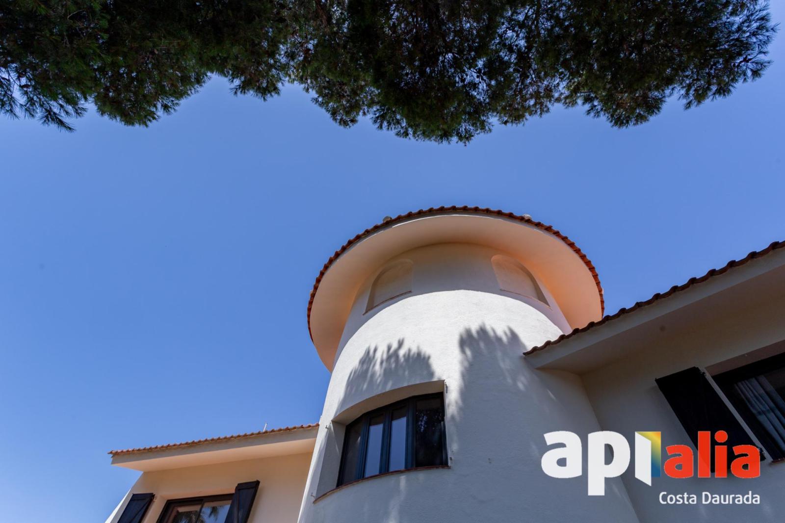 Chalet for Sale in Salou