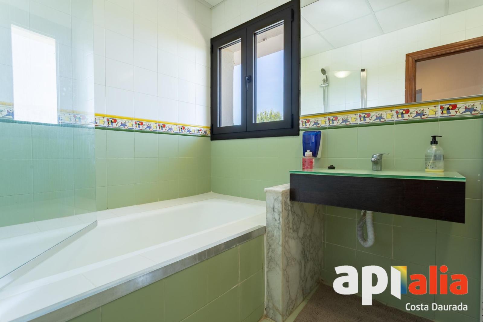 Chalet for Sale in Salou
