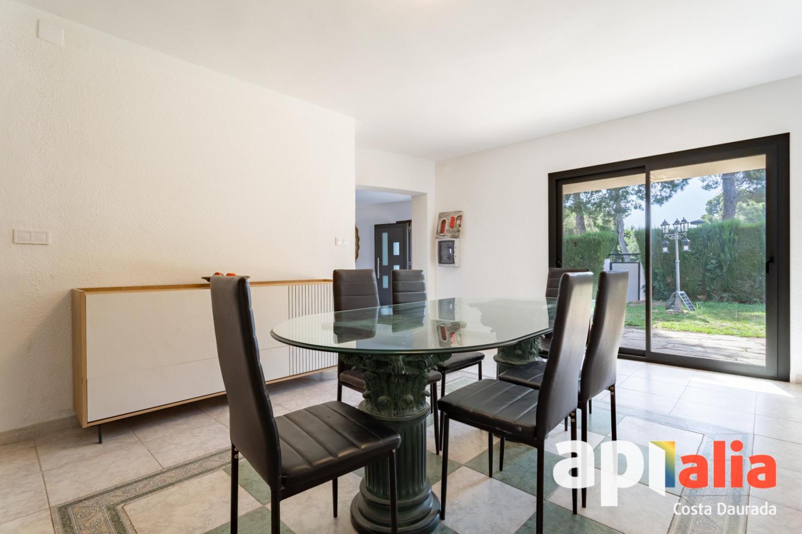 Chalet for Sale in Salou