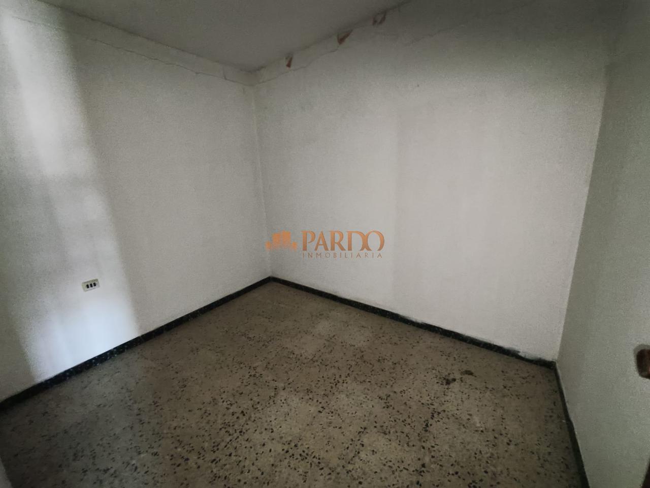 Building for Sale in Neda