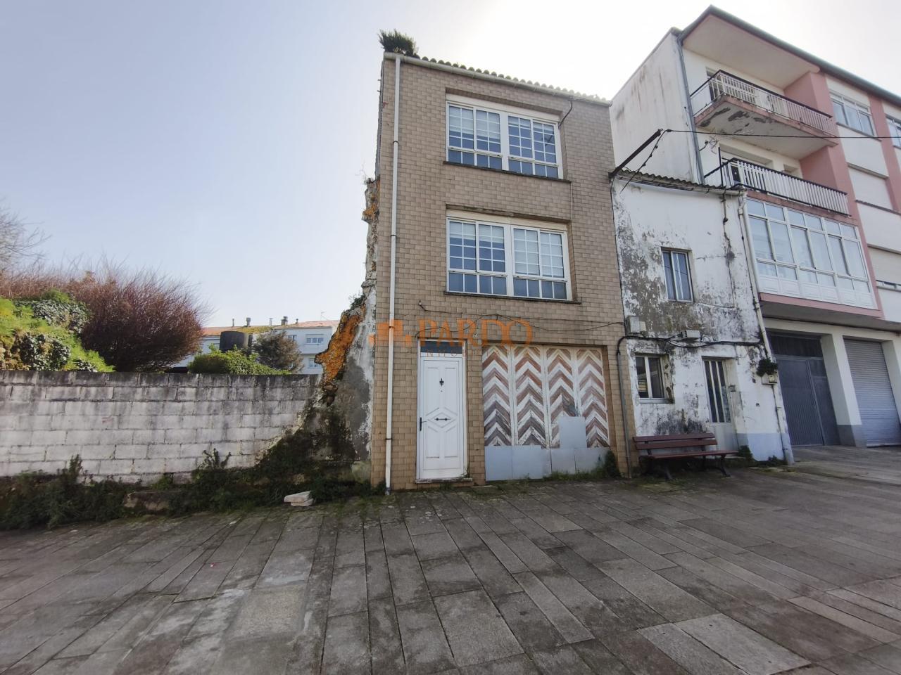 Building for Sale in Neda