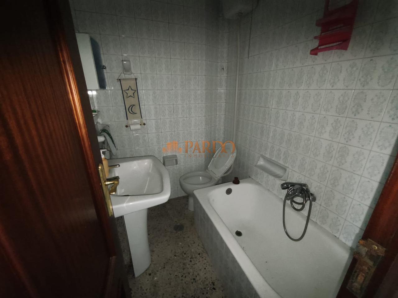 Building for Sale in Neda