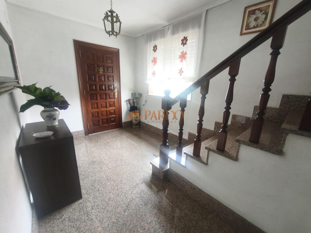 Chalet for Sale in Narón