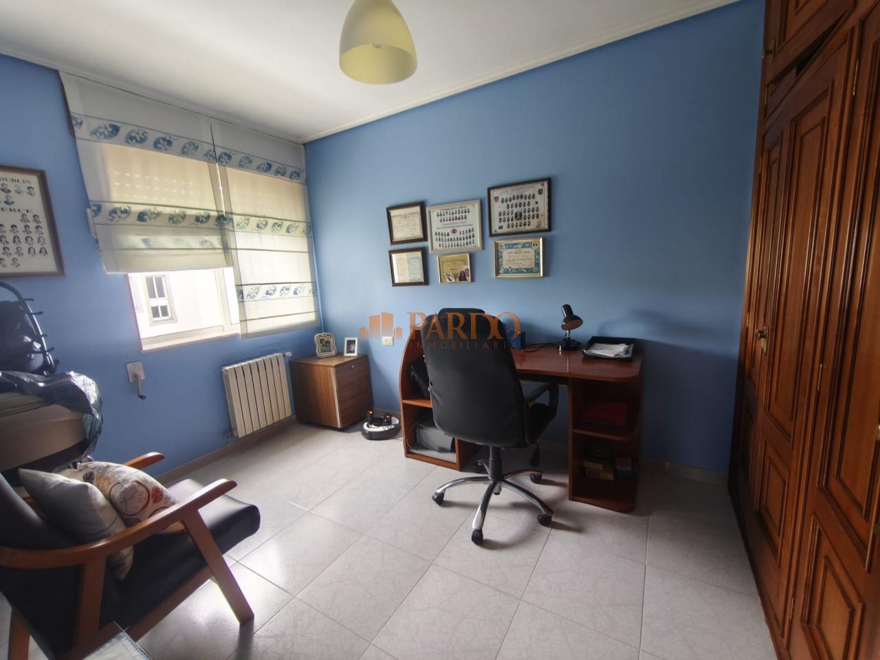 Chalet for Sale in Narón