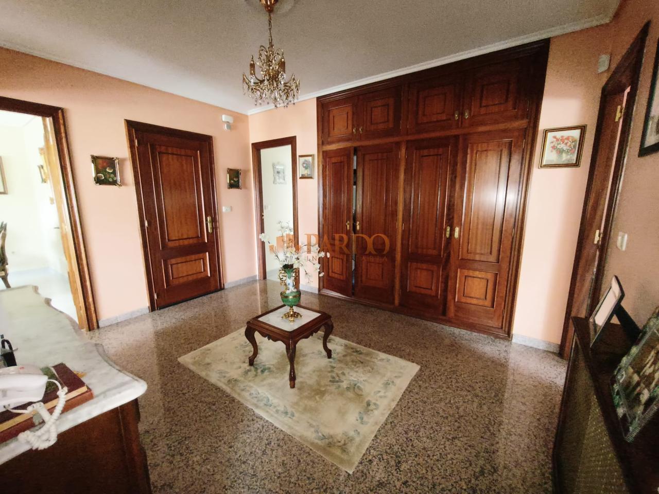 Chalet for Sale in Narón