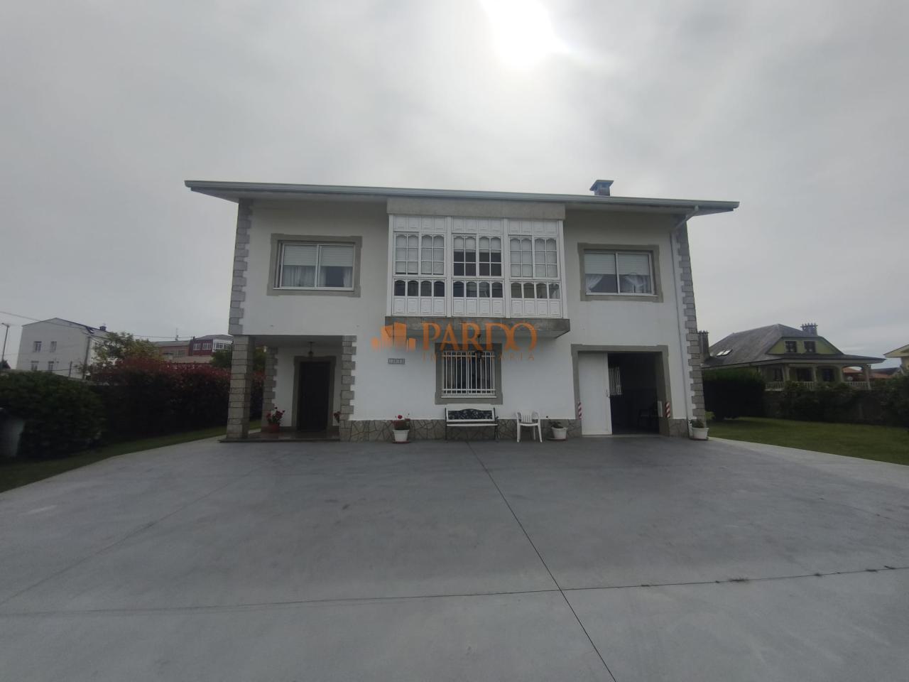 Chalet for Sale in Narón