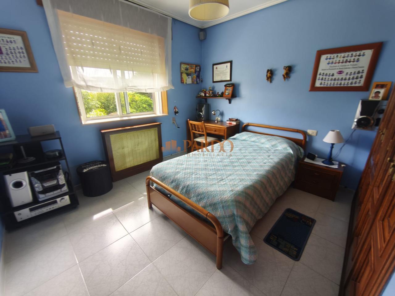 Chalet for Sale in Narón