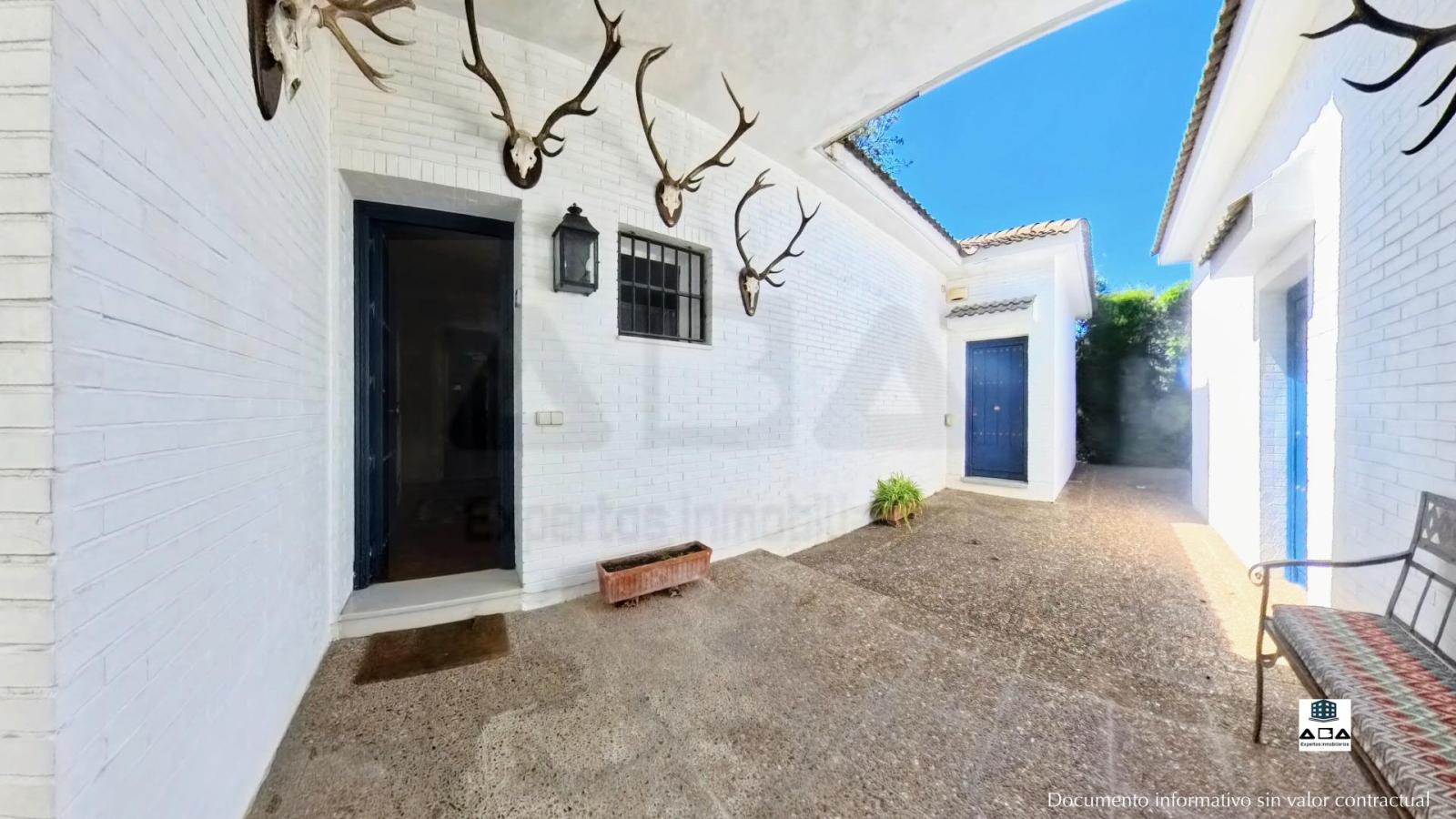 Chalet for Sale in Jerez de la Frontera