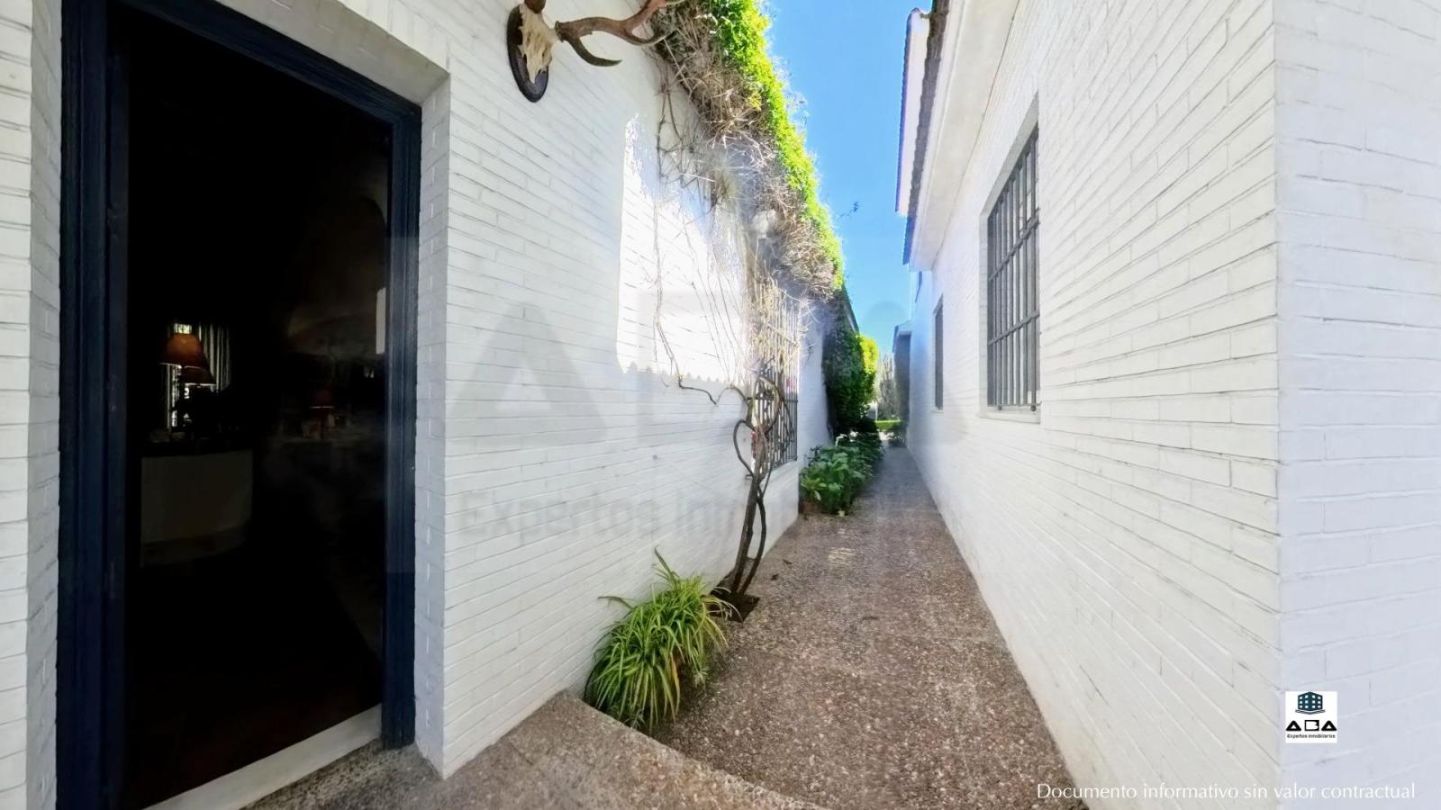 Chalet for Sale in Jerez de la Frontera