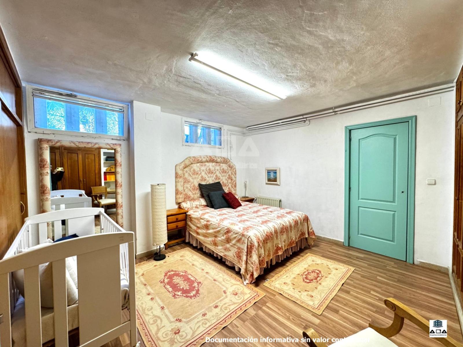 Chalet for Sale in Alicante