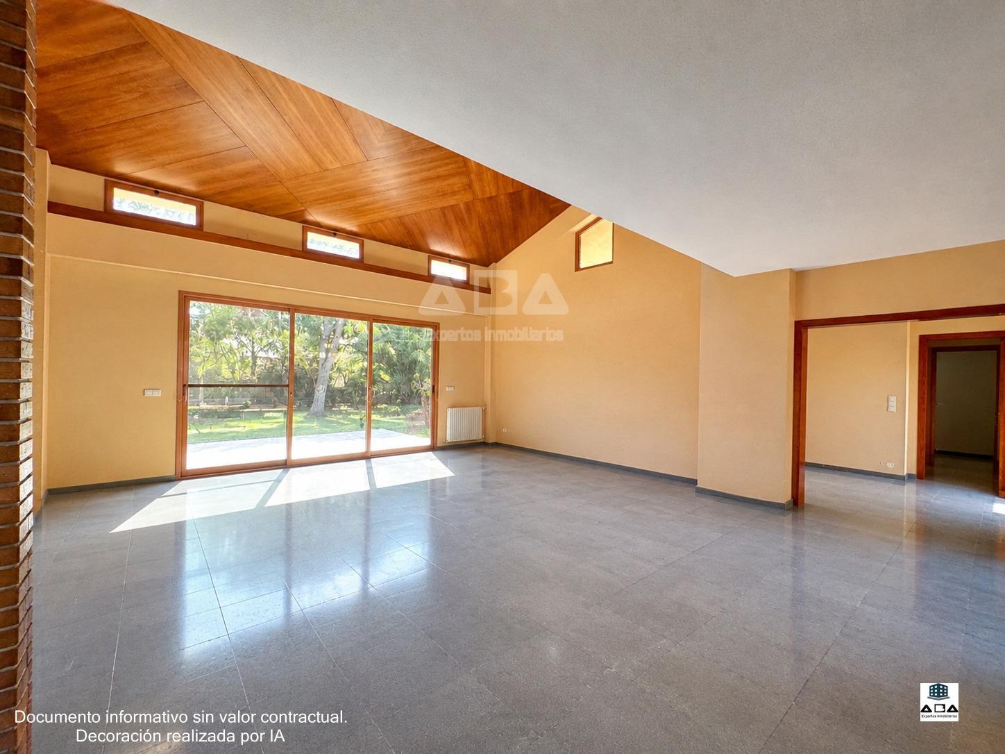 Chalet for Sale in Alicante