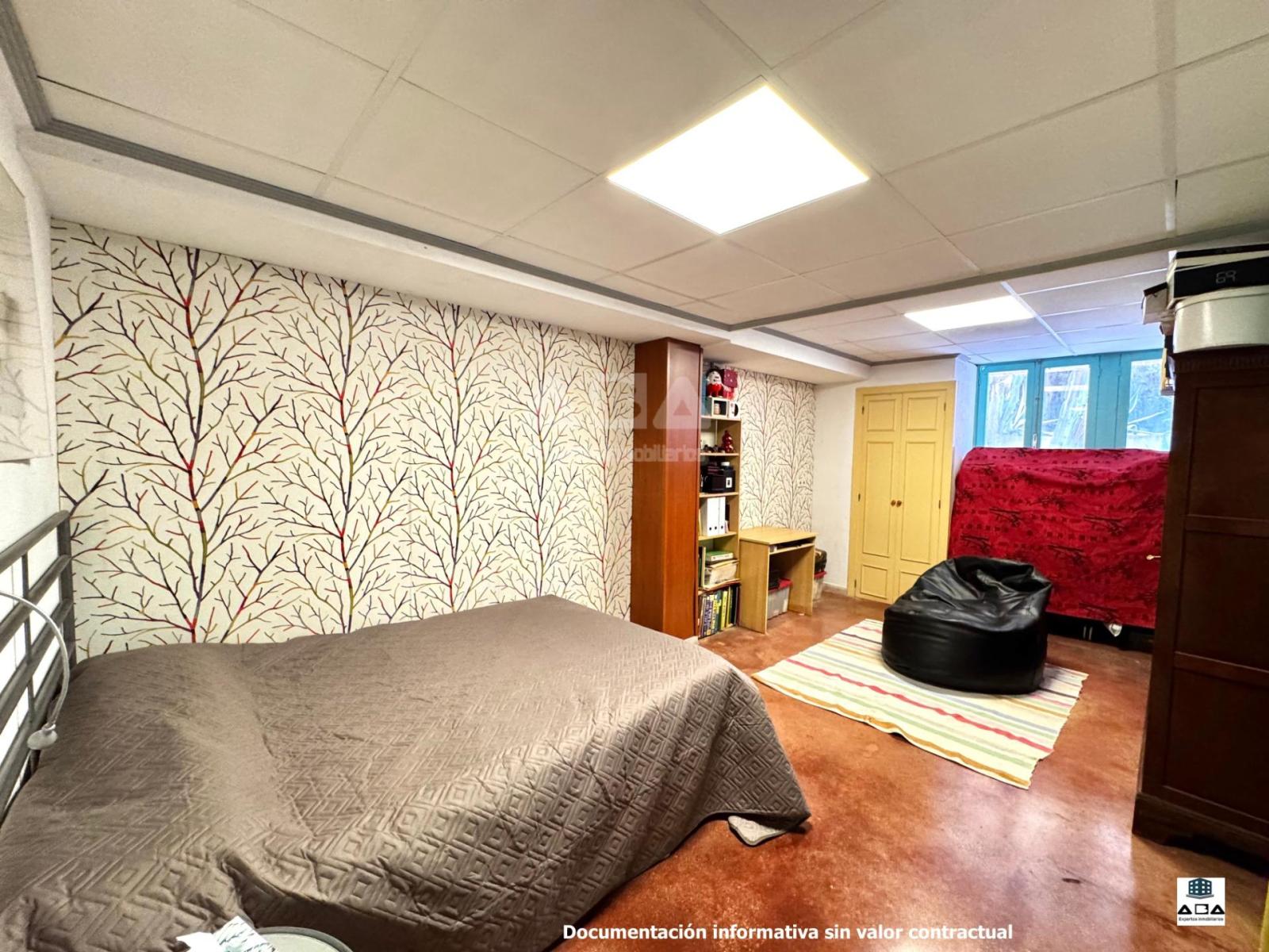 Chalet for Sale in Alicante