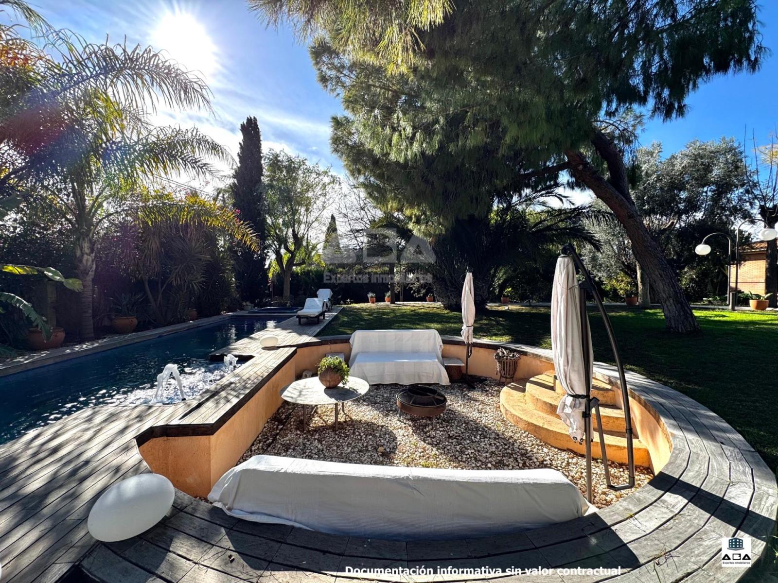Chalet for Sale in Alicante