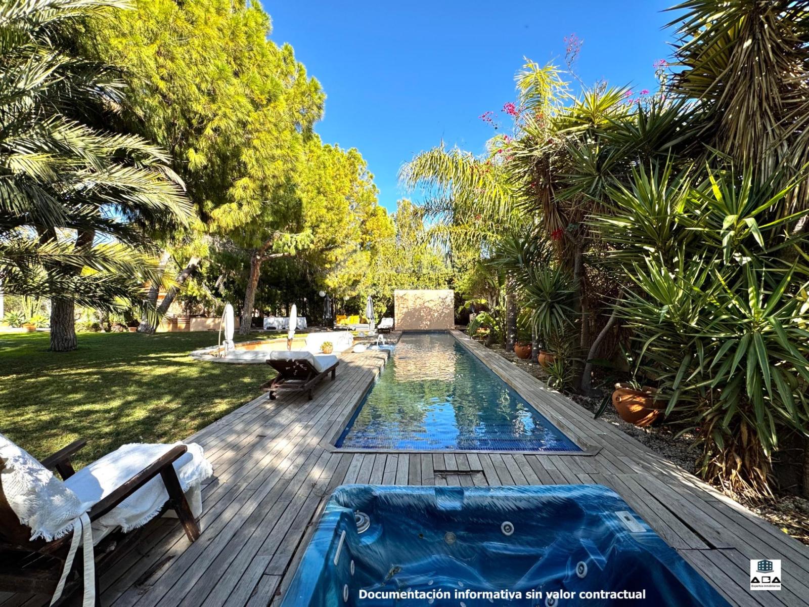 Chalet for Sale in Alicante