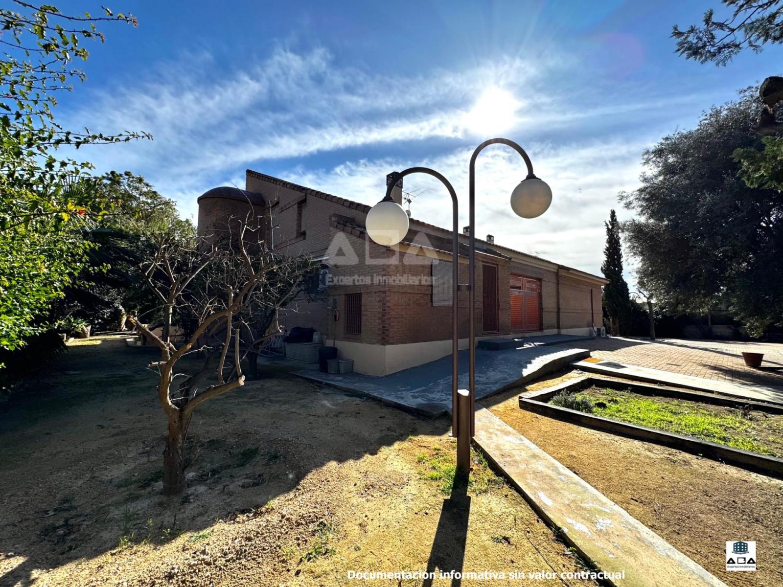 Chalet for Sale in Alicante