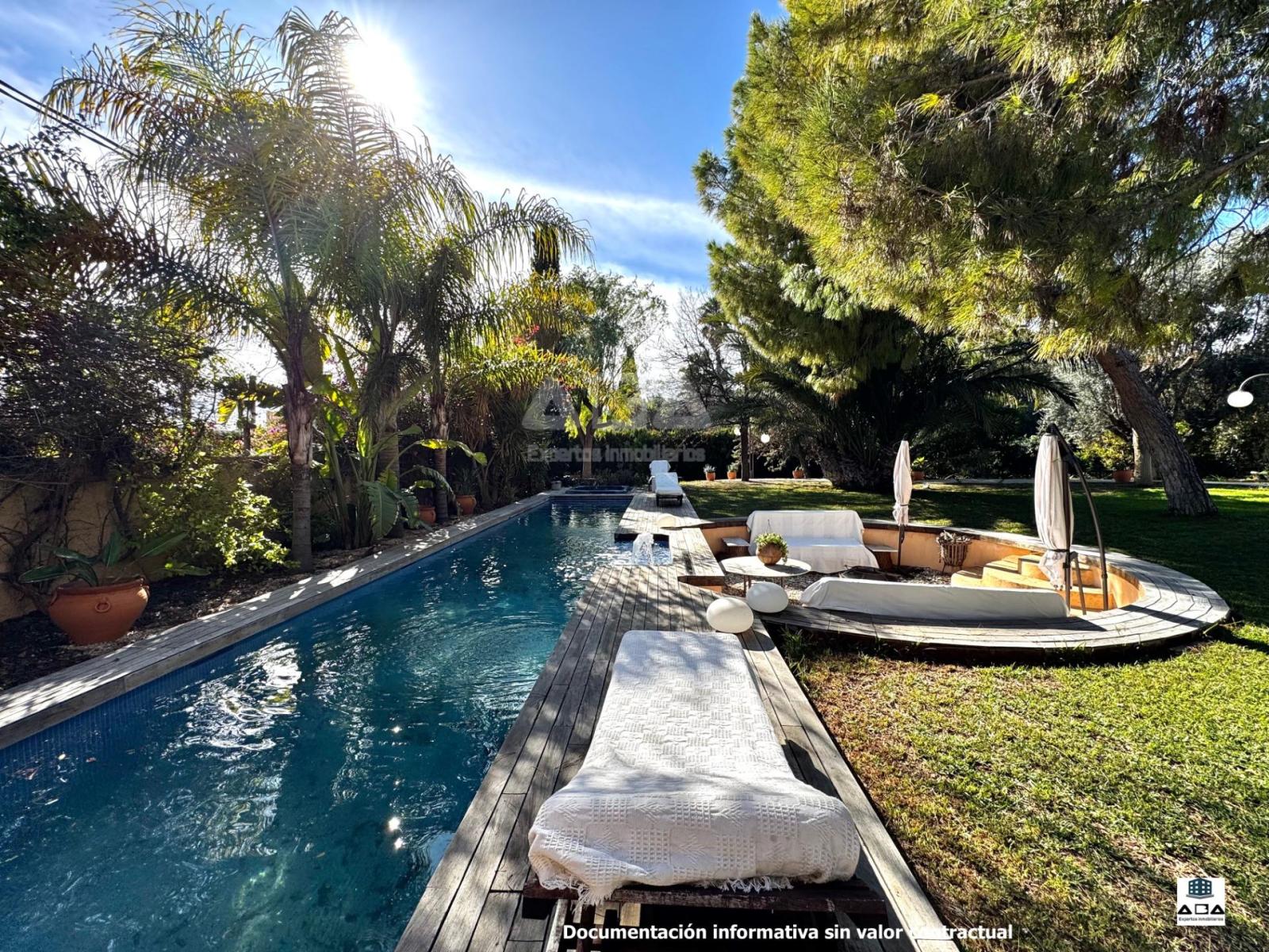 Chalet for Sale in Alicante
