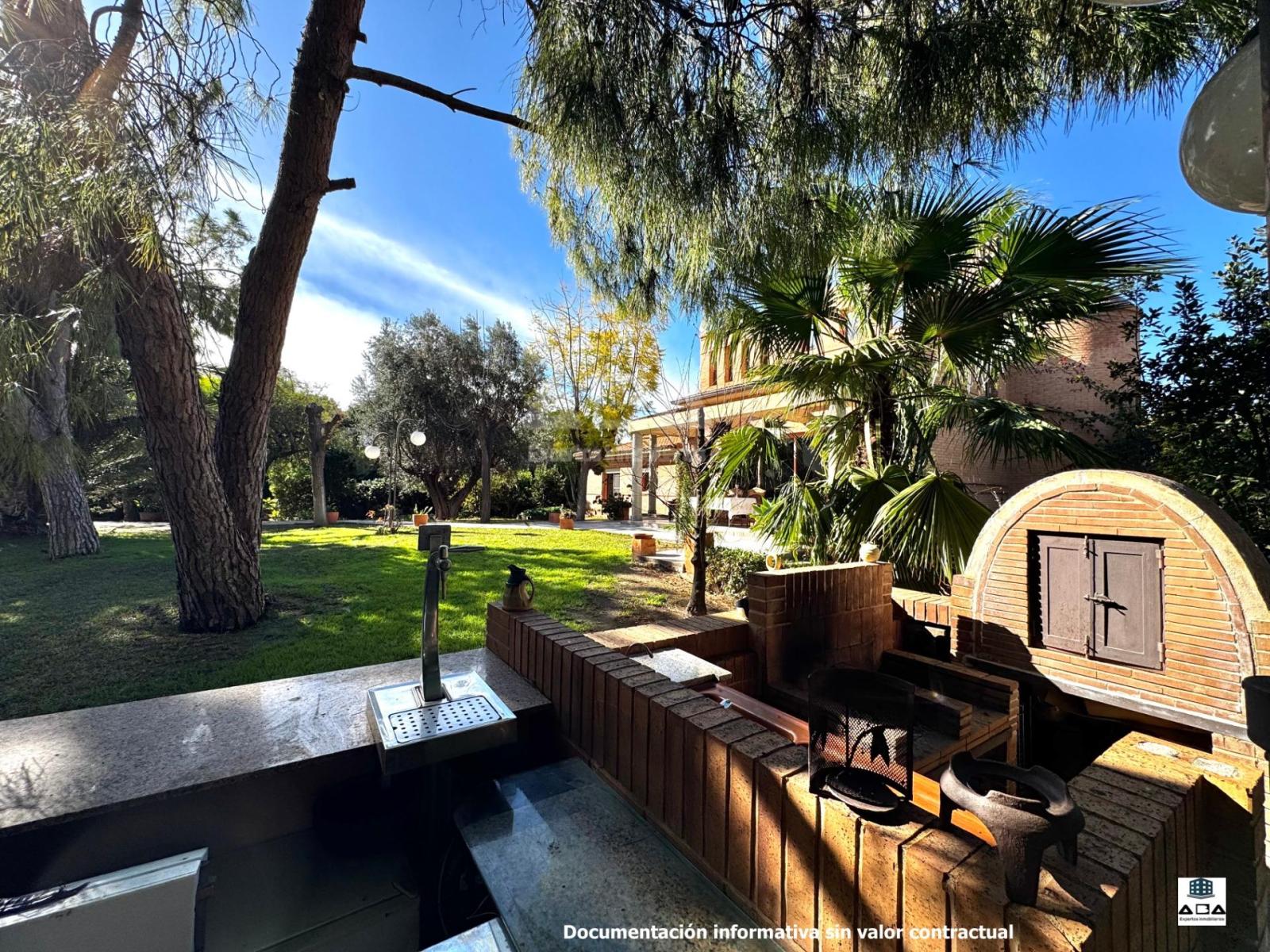 Chalet for Sale in Alicante