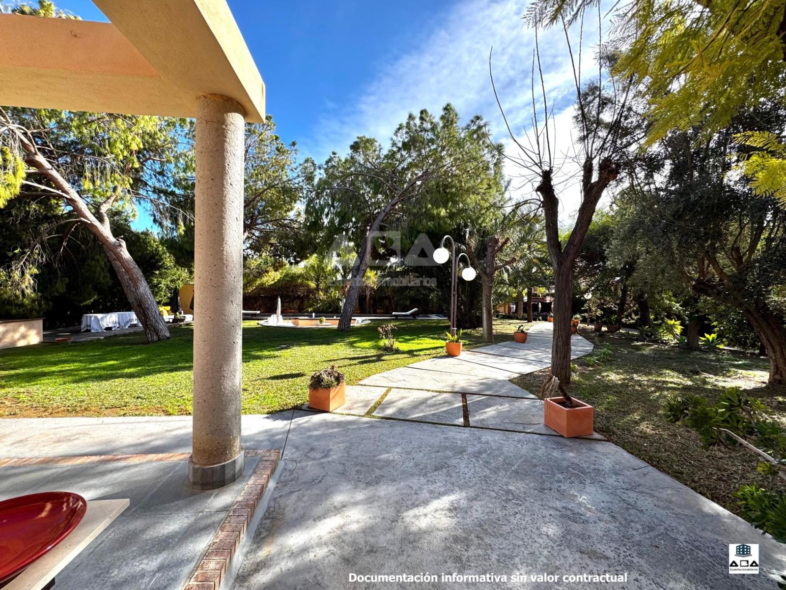Chalet for Sale in Alicante