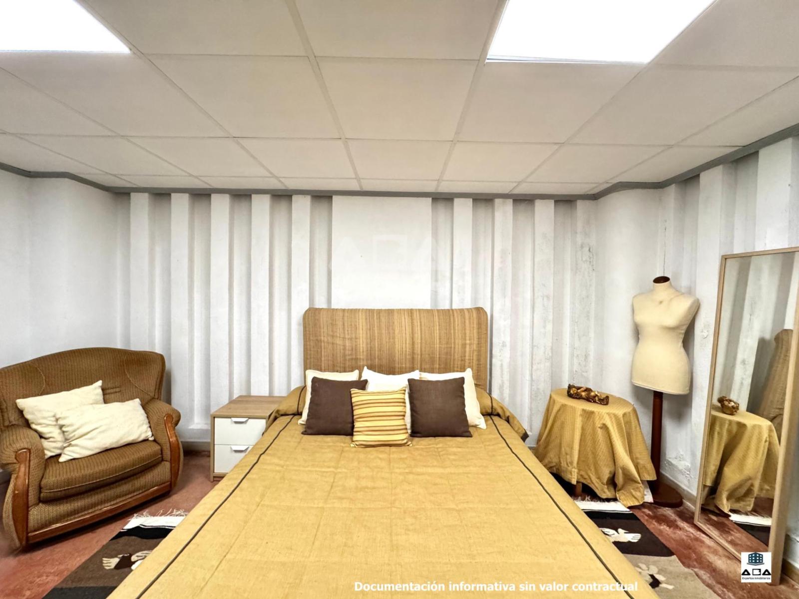 Chalet for Sale in Alicante