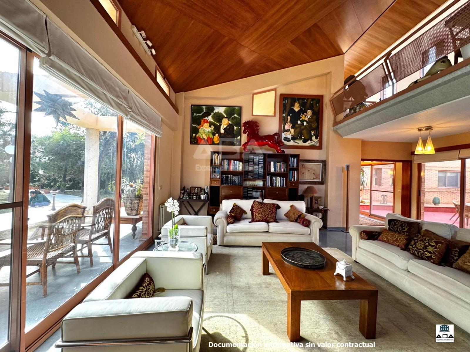 Chalet for Sale in Alicante