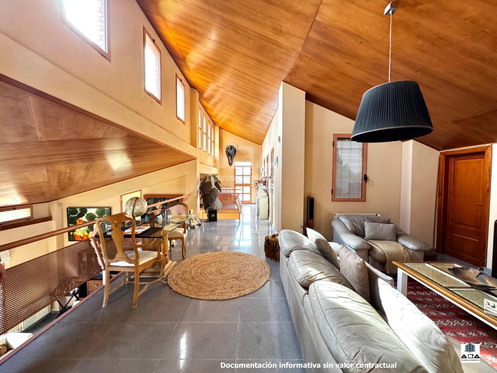 Chalet for Sale in Alicante