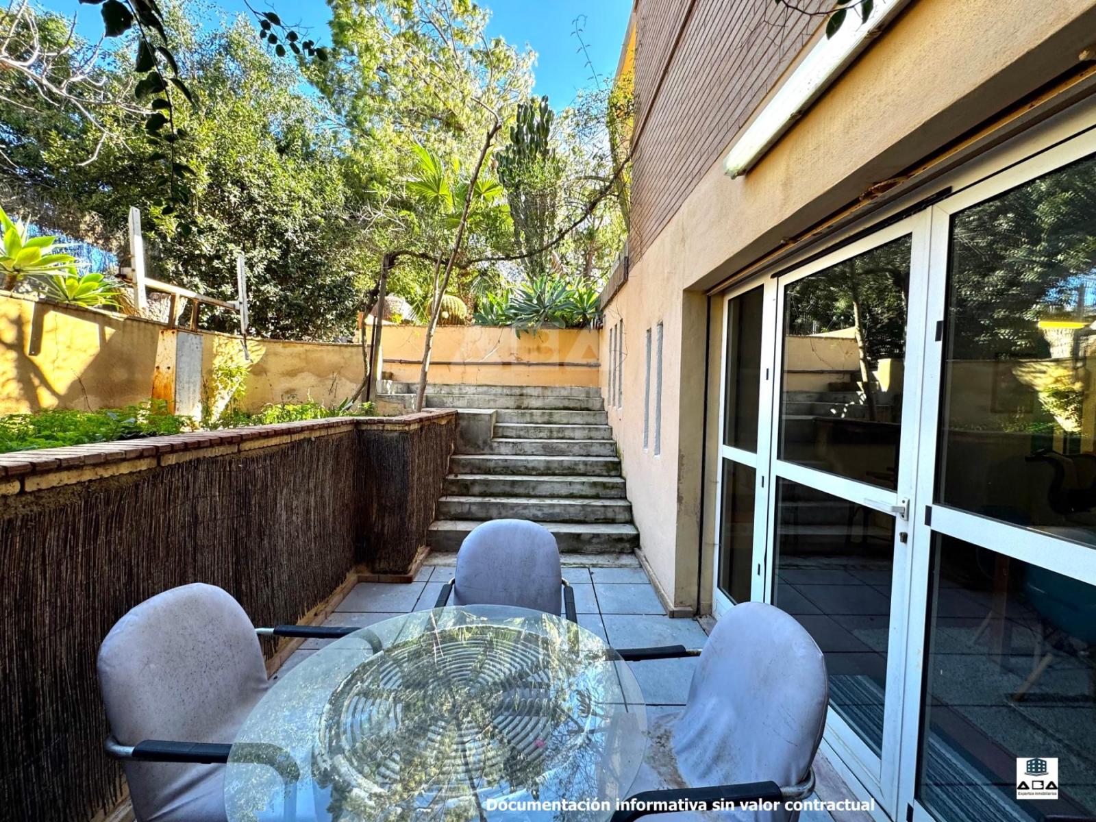 Chalet for Sale in Alicante