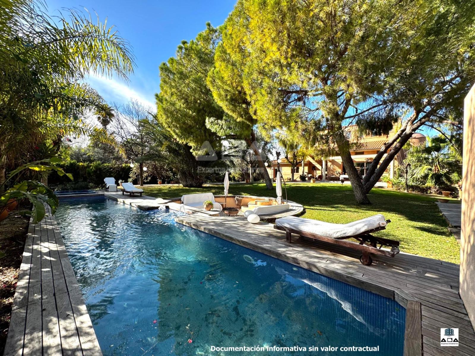 Chalet for Sale in Alicante