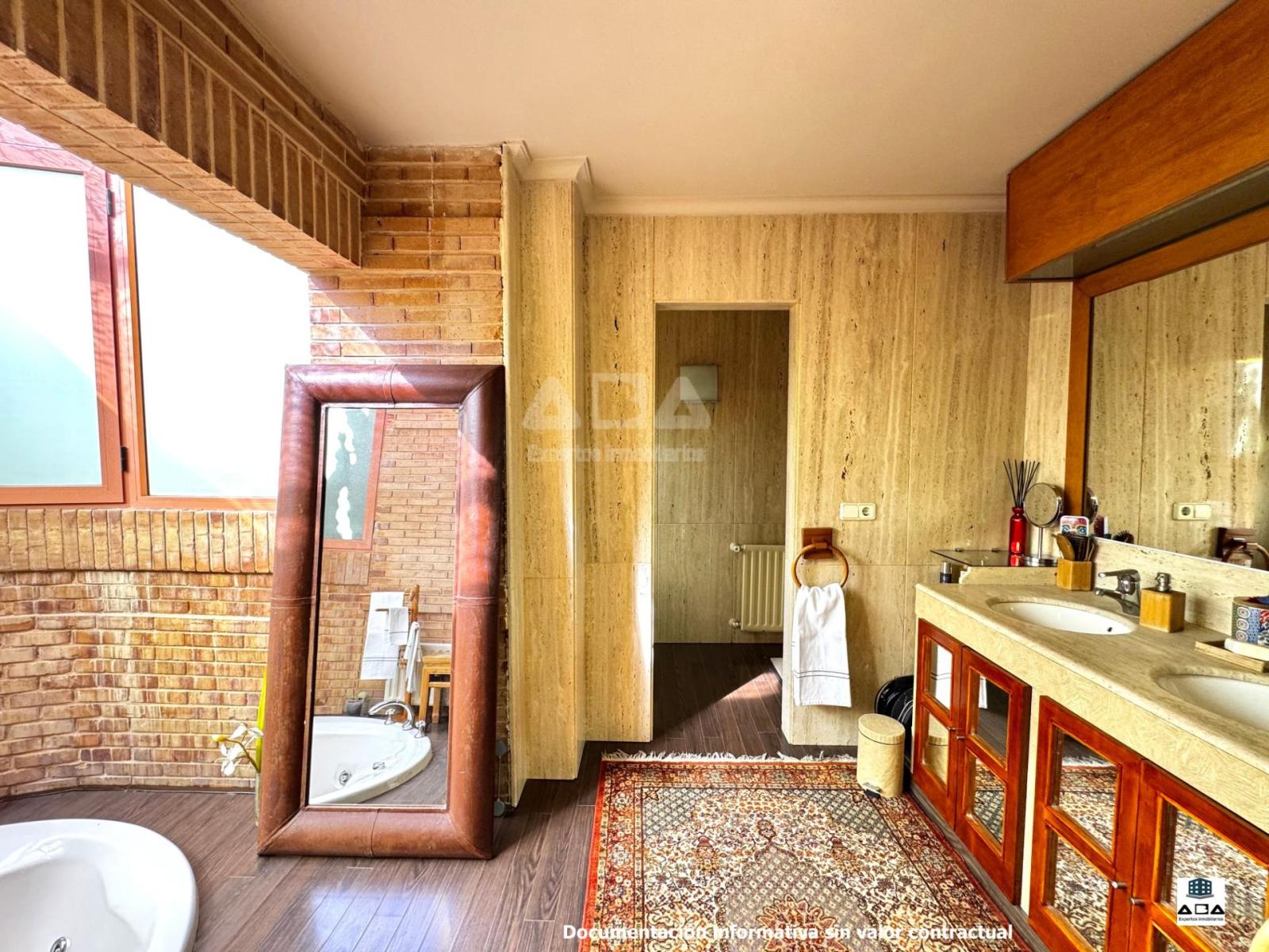 Chalet for Sale in Alicante