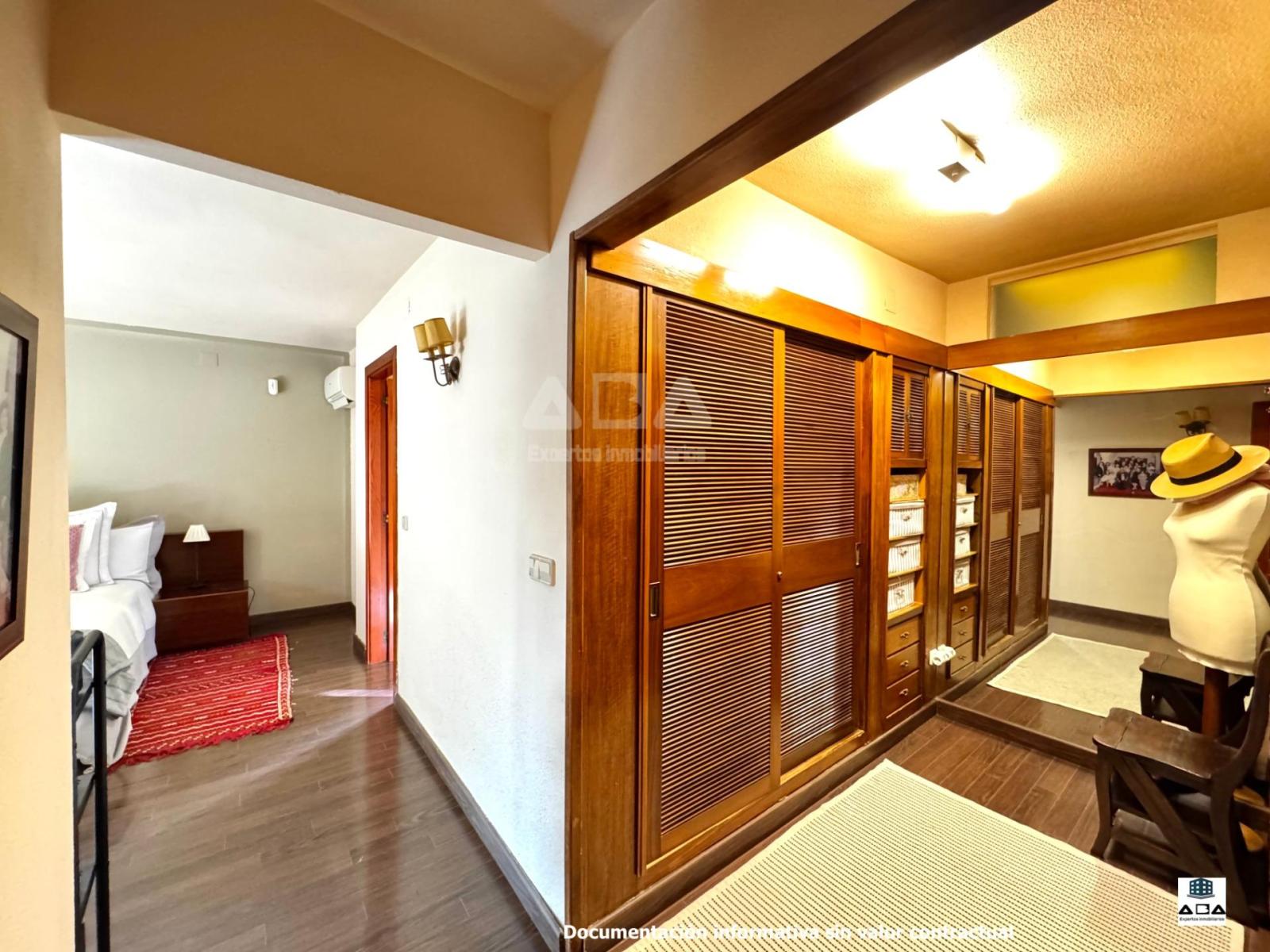 Chalet for Sale in Alicante