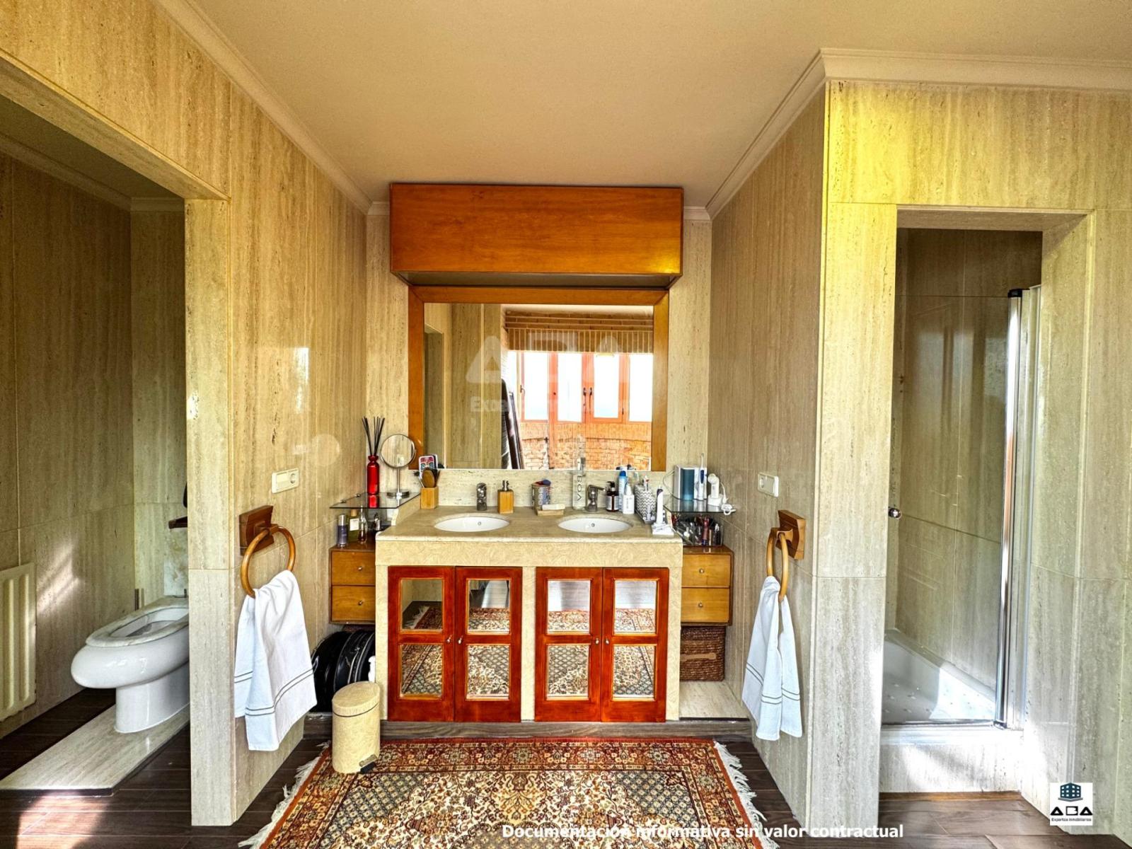 Chalet for Sale in Alicante