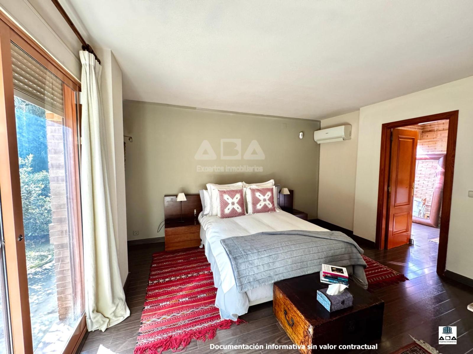Chalet for Sale in Alicante