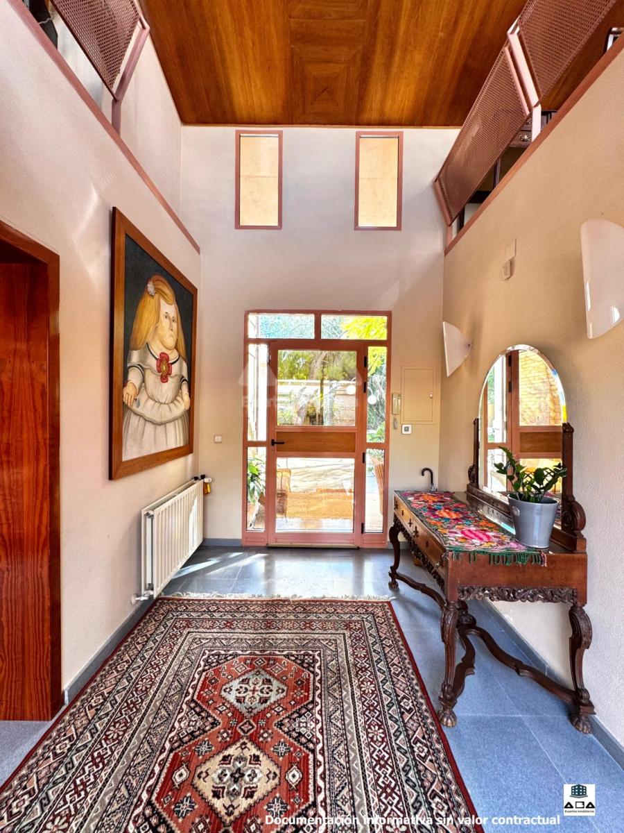 Chalet for Sale in Alicante