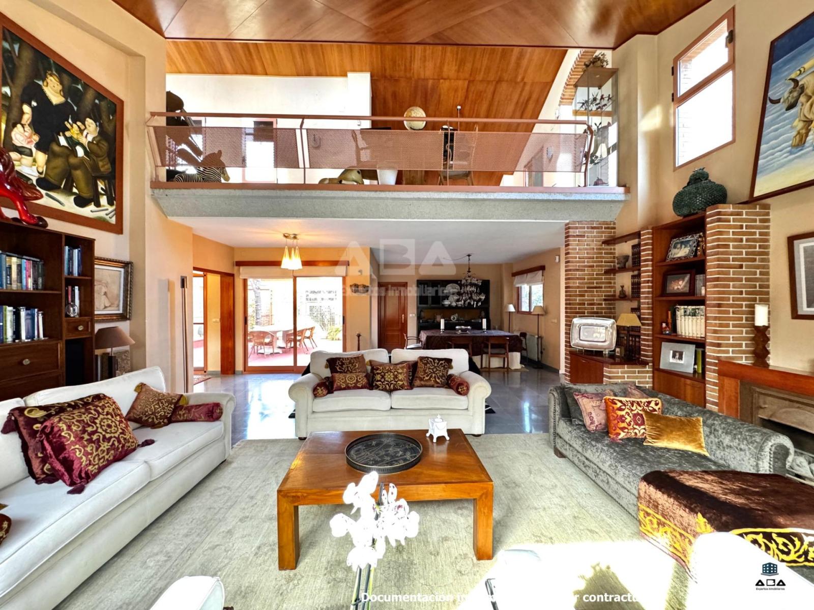 Chalet for Sale in Alicante