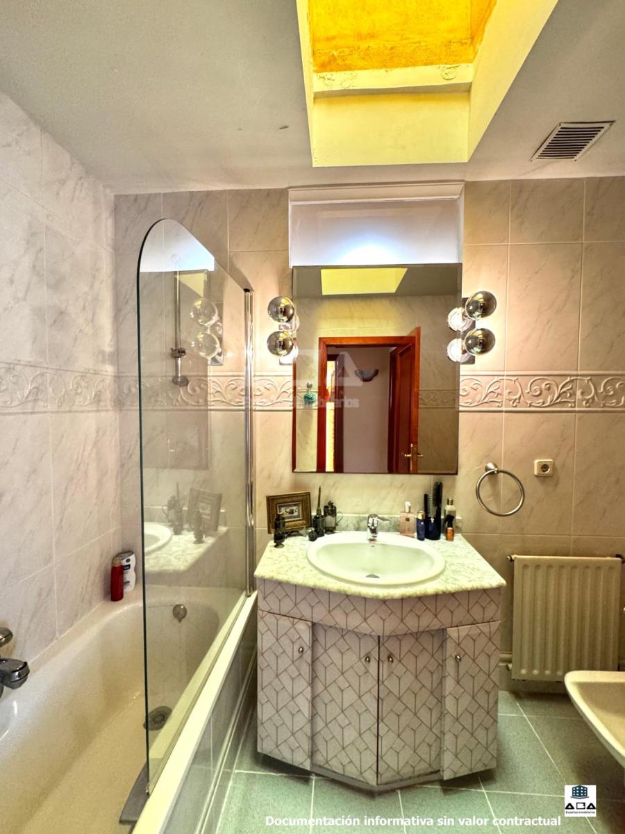Chalet for Sale in Alicante