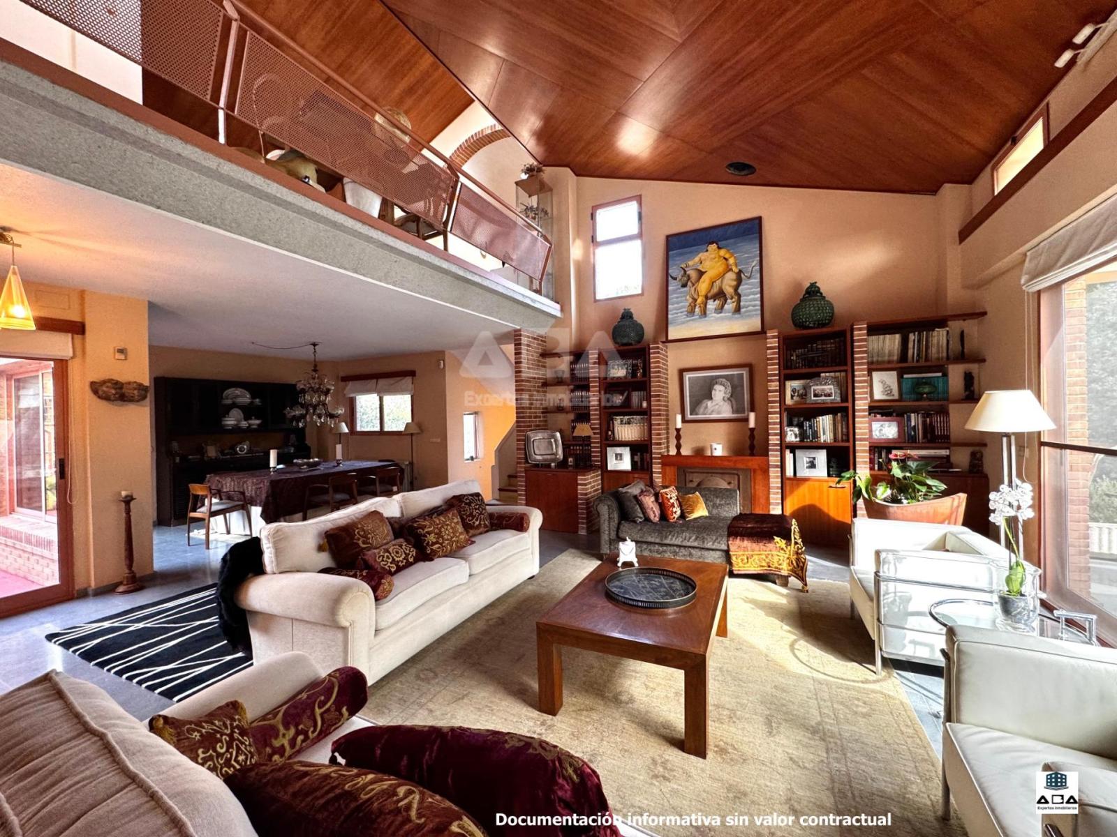 Chalet for Sale in Alicante