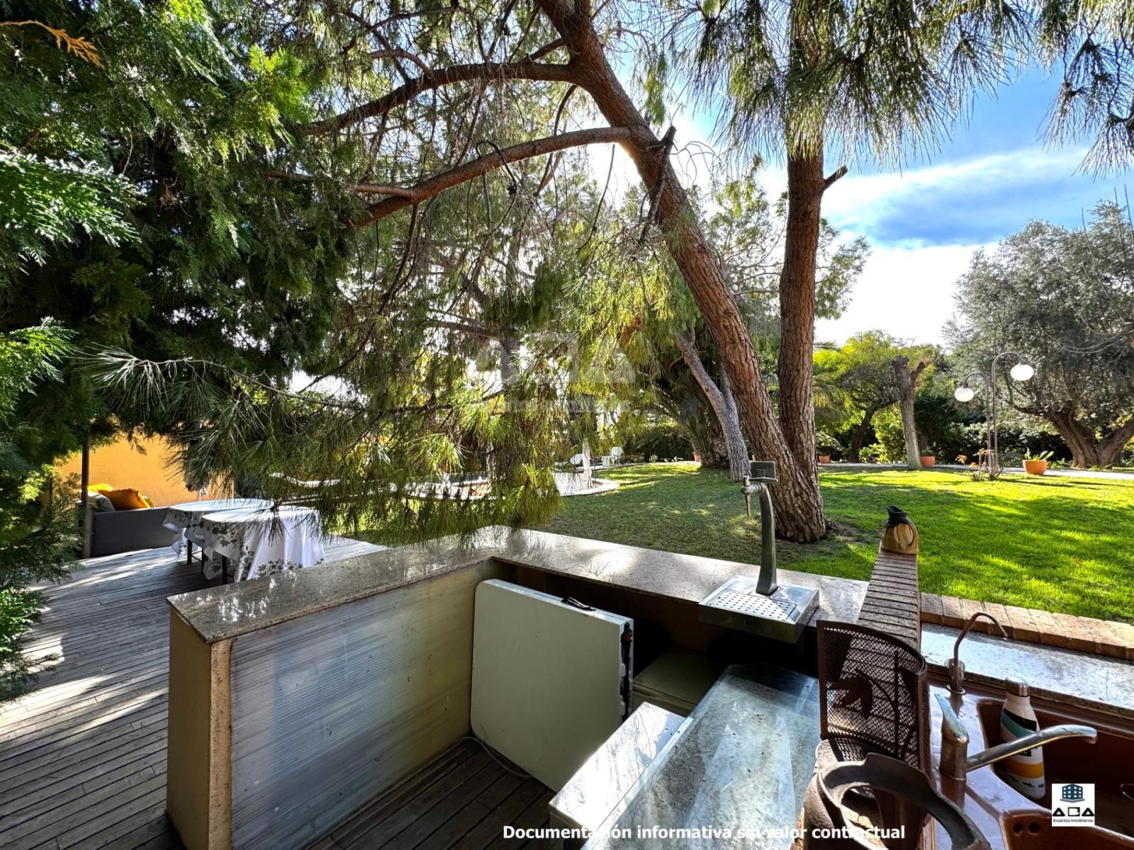 Chalet for Sale in Alicante