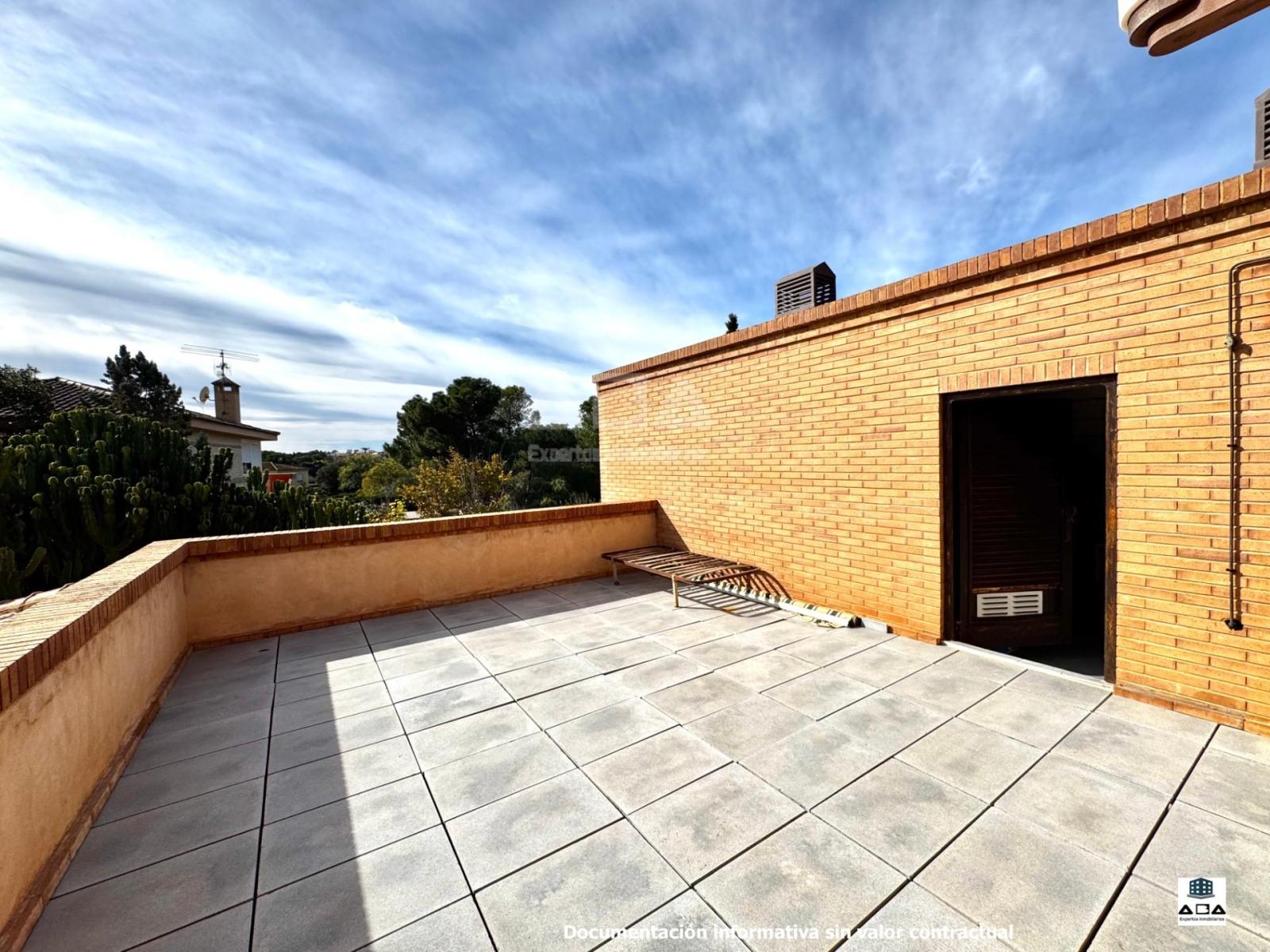 Chalet for Sale in Alicante