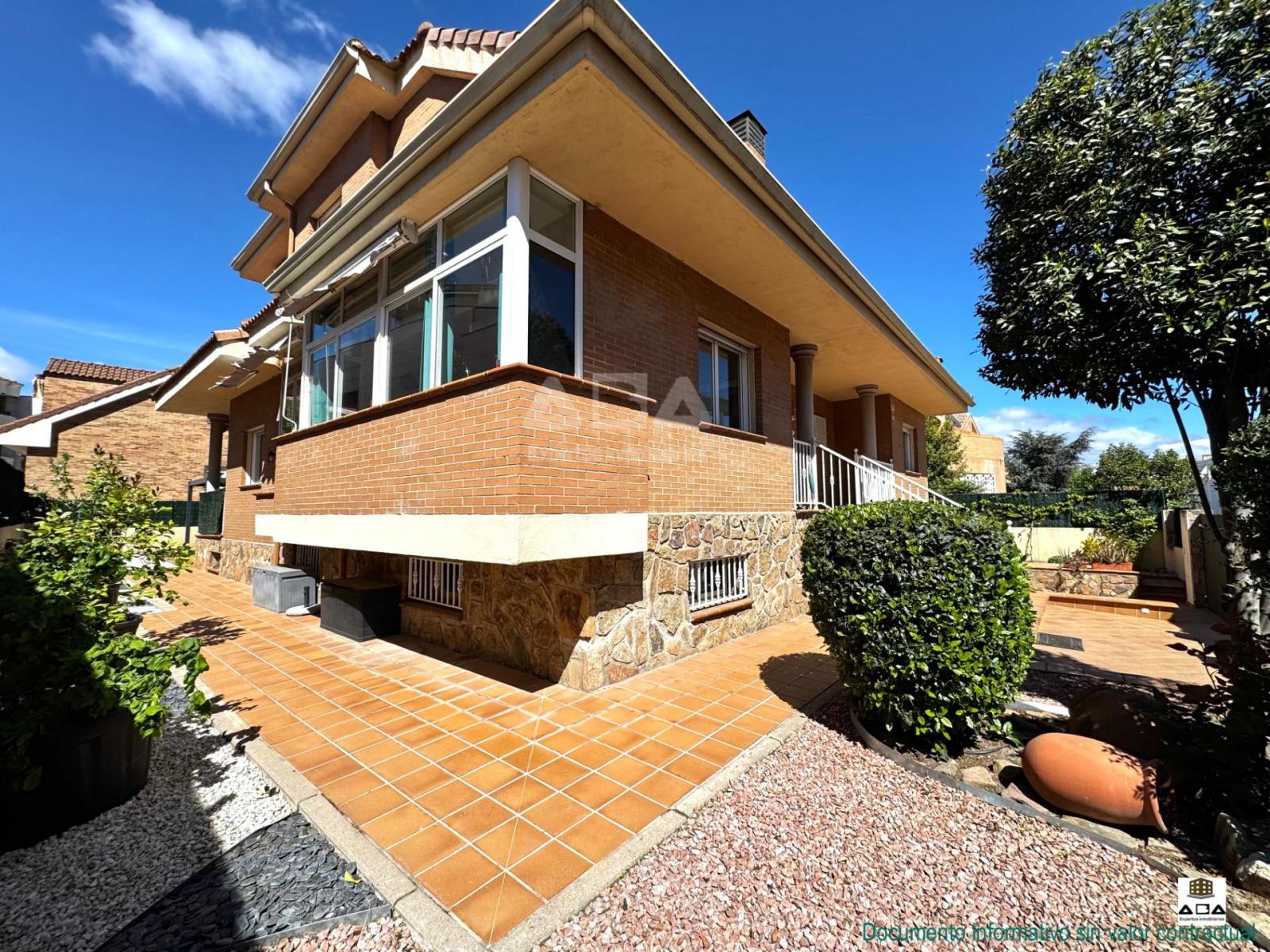 Chalet for Sale in Villanueva de la Cañada