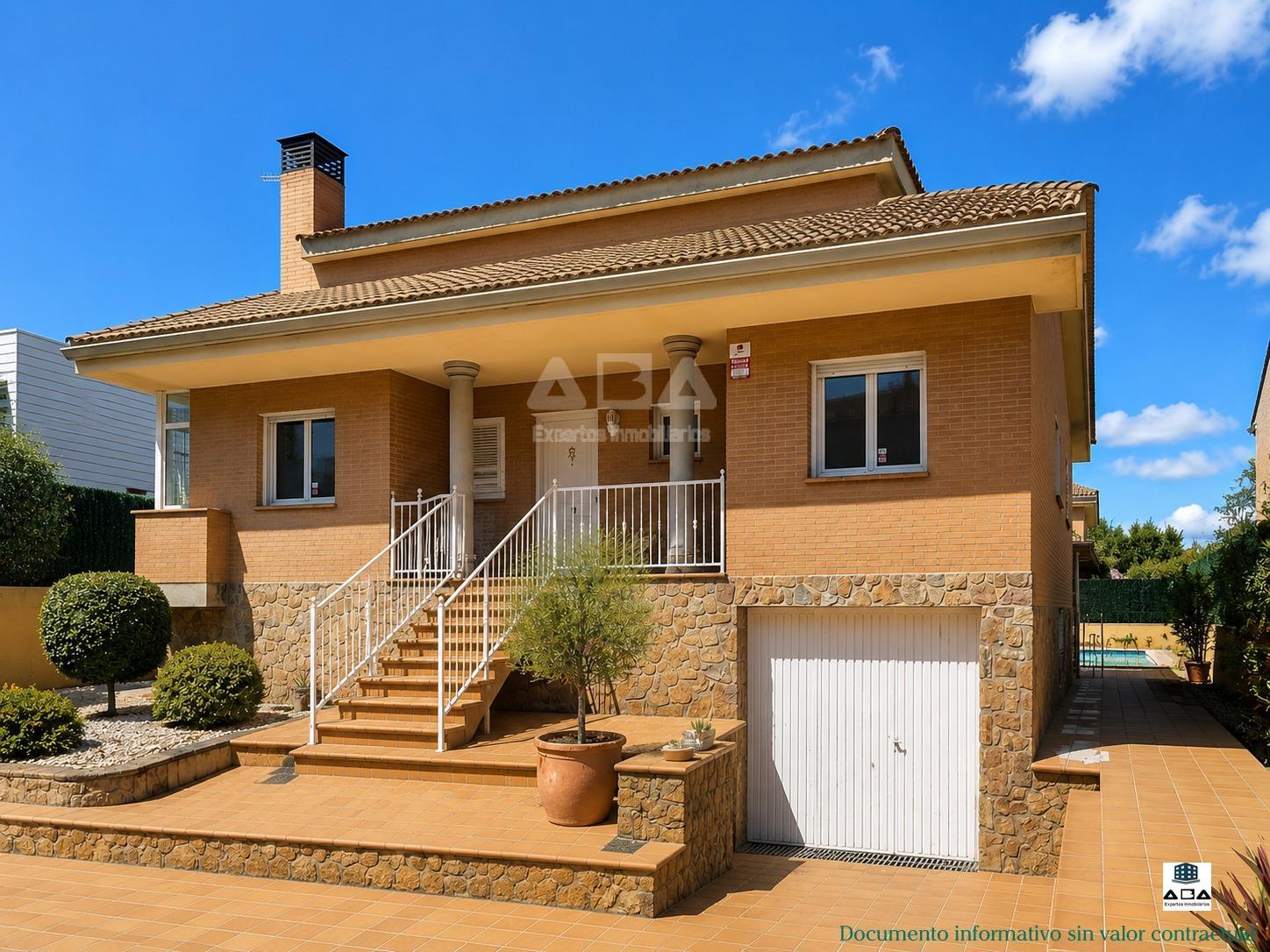 Chalet for Sale in Villanueva de la Cañada